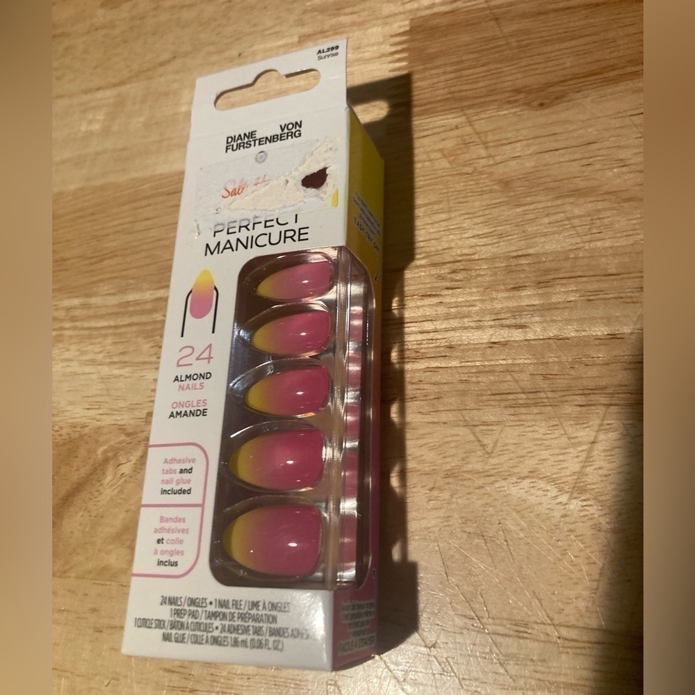 4/$25 DVF Sally Hansen perfect manicure in sunrise. NWT brand new never used.